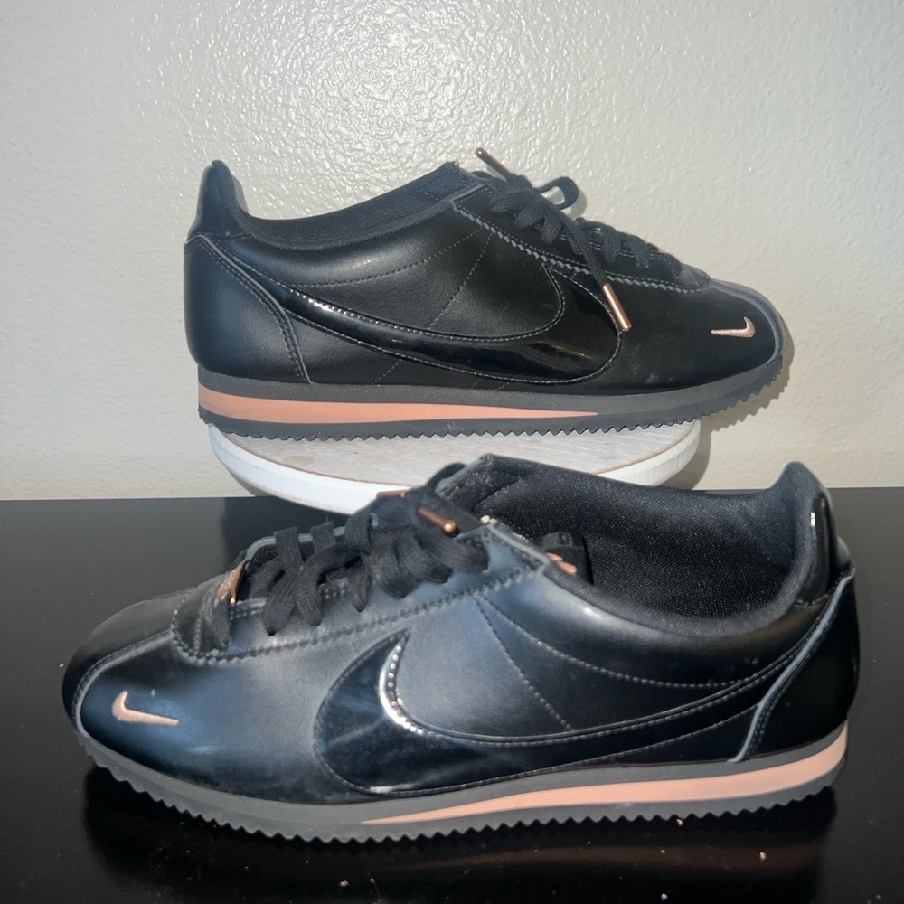 Womens Classic Nike Cortez Leather‎ Black Rose Gold Pink Trim Sneakers Sz 11